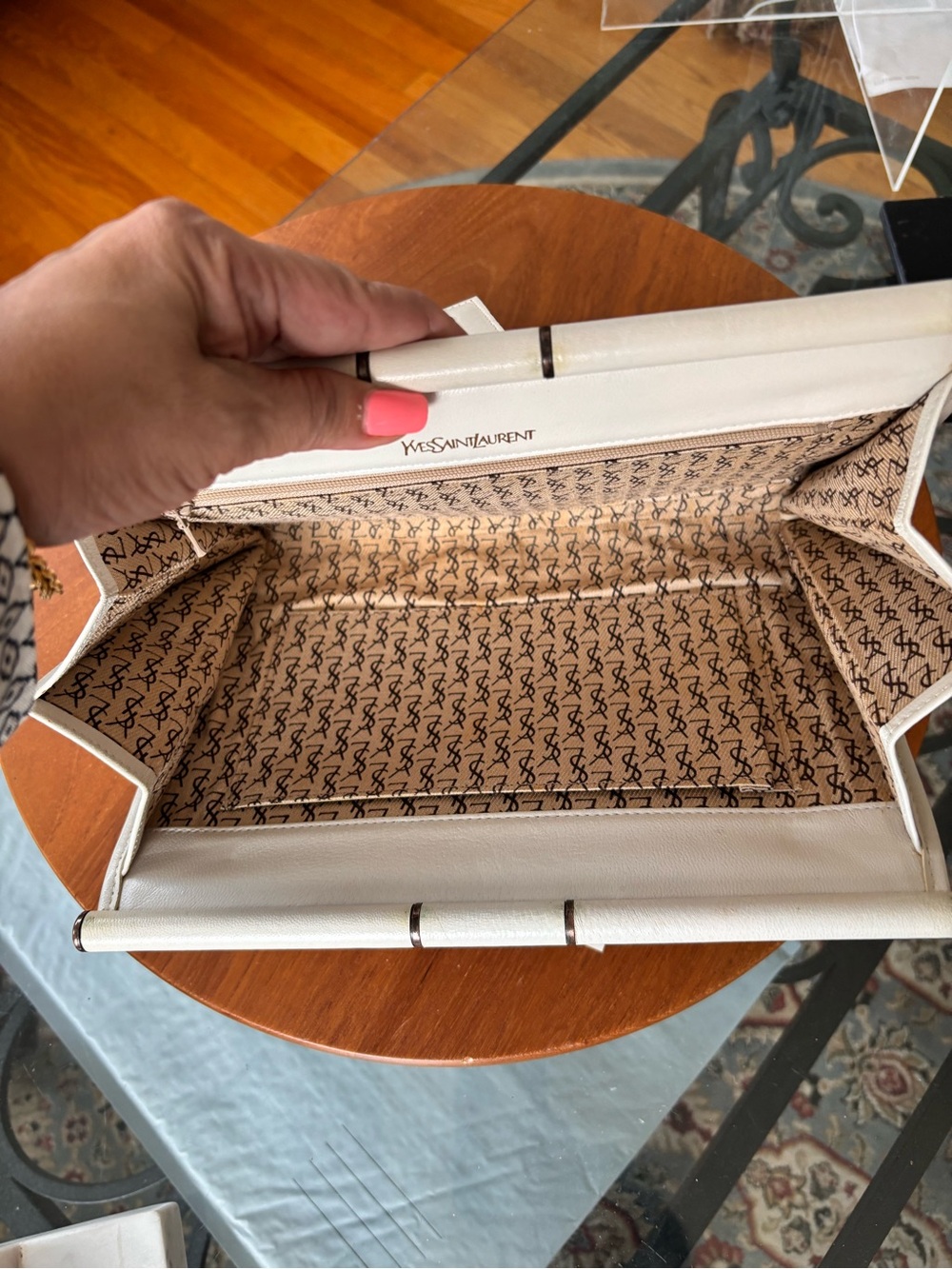 Yves Saint Laurent Chevron Clutch in Bone - Picture 6 of 9